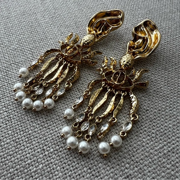 Surrealist Ear Anatomy Gold Crystal Pearl Earrings - Picture 5 of 12